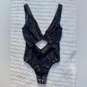 🖤VICTORIA’S SECRET LACE BODYSUIT/ SIZE XS/ BLACK / BRAND NEW NO TAGS 🏷️ 🖤